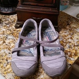 🥰💕🏔️ Skechers relaxed fit size 7 shoe